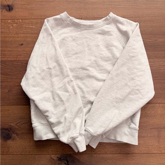 Aritzia Tops - Aritzia Sweatshirt
